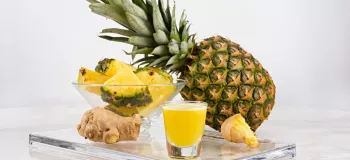 روش تهیه نوشیدنی اسموتی آناناس با زنجبیل