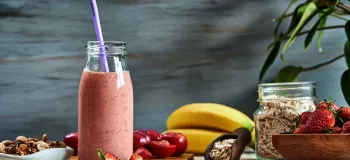 اسموتی شکلات و توت فرنگی، صبحانه ای سالم و مقوی