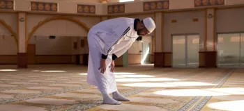 حرکات نماز: مقدار خم شدن در حالت رکوع چقدر است ؟