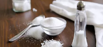 ساده ترین ترفندها جهت ریختن نمک در نمکدان