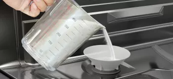 چرا چراغ نمک ماشین ظرفشویی روشن می شود ؟