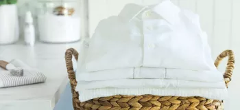 ۱۱ ترفند برای شستشو و تمیز کردن لباس سفید بدون وایتکس