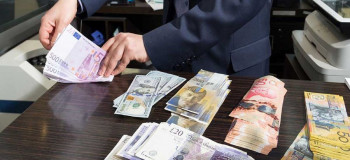 قیمت دلار یورو و درهم در بازار امروز دوشنبه ۴ بهمن ۱۴۰۰