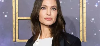 رنگ موی جدید آنجلینا جولی!/موهایش را رنگ ۲۴ سالِ پیش کرد!