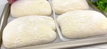 بدون ورز دادن، سریع و آسان در ۱ ساعت نان ایتالیایی بپزید!