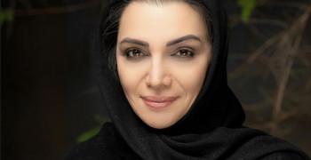 جذابیت بازیگر زن ۵۰ ساله در ۷ سالگی با موی مصری و چتری !!