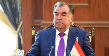 رقص رئیس جمهور تاجیکستان امامعلی رحمان در مکان عمومی !