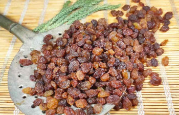 26 خاصیت کشمش پلویی و اثرات شگفت انگیز آن در بدن