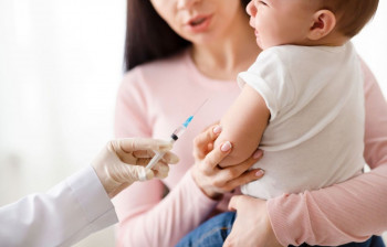 دلایل سفت شدن جای واکسن کودکان چیست؟