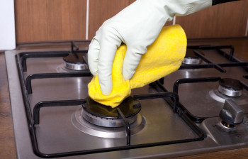 6 ترفند جادویی برای تمیز کردن اجاق گاز با تأثیر باور نکردنی