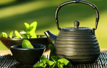 تداخل دارویی چای سبز و گل گاوزبان با داروهای شیمیایی،حتما بخوانید!