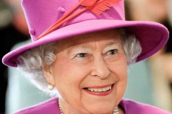 راز عمر طولانی ملکه ی خوش پوش انگلیس الیزابت دوم + بیوگرافی
