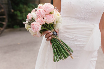 25 نمونه عکس ژست و فیگور عروس با دسته گل
