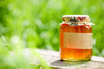آیا عسل شکرک زده را میشود خورد؟