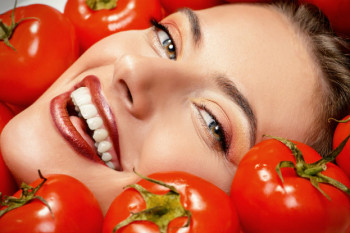 تاثیر باورنکردنی گوجه فرنگی در حفظ زیبایی و حذف آکنه و جوش