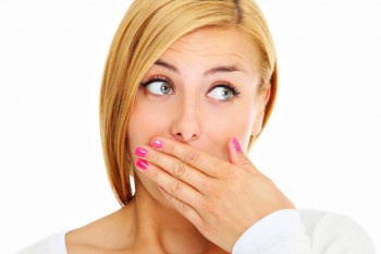 علل و عوارض تلخی دهان چیست؟