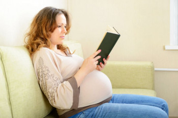 تاثیر کتاب خواندن بر جنین در دوران بارداری