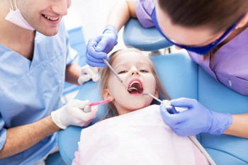 فلورایدتراپی (وارنیش) دندان در کودکان و بزرگسالان