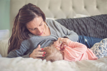 علت خشک یا کم شدن شیرمادر و نحوه درمان راحت خانگی آن چیست؟