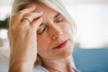 سردرد بعد از بیدار شدن از خواب چه علتی دارد؟ آیا خطرناک است؟