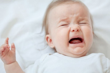کولیک یا قولنج نوزاد چیست و چه ارتباطی با گریه های پیاپی نوزاد دارد؟