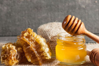 مهمترین خواص علمی عسل اقاقیا برای سلامت بدن