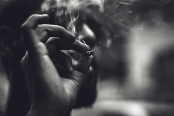 علائم سیگاری بودن فرد