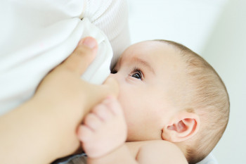 16 خاصیت باورنکردنی شیر مادر