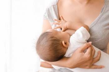 10 ماده غذایی که شیر مادر را افزایش می دهد