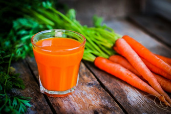 10 خاصیت شگفت انگیز آب هویج برای سلامتی