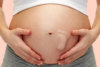 علائم اولیه بارداری چیست - چگونه خیلی سریع بفهمیم که باردار شدیم؟