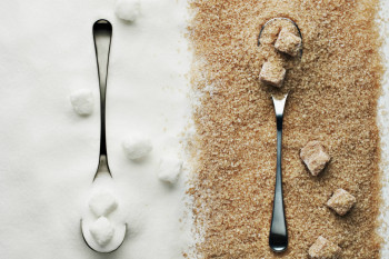 4 مزیت بی نظیر شکر قهوه ای برای رژیم غذایی سالم و طبیعی