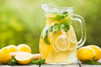 روش صحیح آماده سازی معجون آب لیمو و عسل برای اول صبح