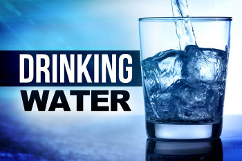 8 فایده جایگزین کردن آب با سایر نوشیدنیها