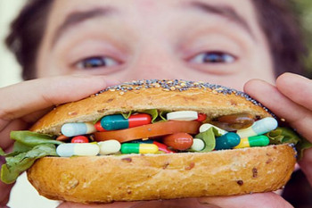 عوارض خطرناک مصرف خودسرانه ویتامین ها و مکمل های غذایی