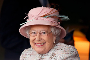 چرا ملکه الیزابت ۲ تاریخ تولد دارد؟