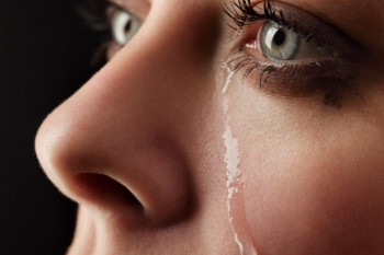 ۱۳ فایده گریه کردن (اشک ریختن) برای سلامت بدن را میدانید ؟