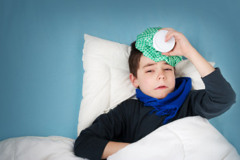 ۱۰ درمان خانگی تب بالا در کودکان