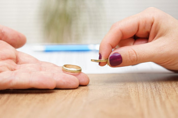  طلاق از طرف زن در چه حالتی قابل انجام است؟