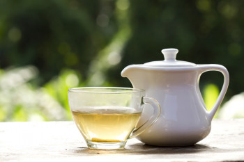 چای سفید چیست ؟ ۲۷ خاصیت بی نظیر چای سفید کدامند ؟