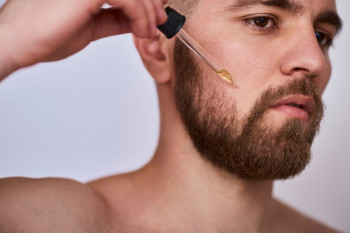 علت کچلی ریش چیست ؟ درمان ریزش سکه ای ریش آقایان