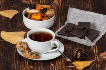چای و شکلات : راز طول عمر بیشتر با چای و شکلات