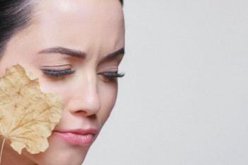 ۱۶ درمان خانگی برای خشکی و پوسته پوسته شدن پوست