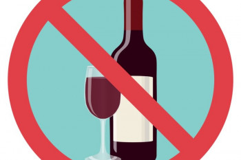 چرا خوردن شراب در اسلام حرام است ؟ + پرسش و پاسخ مشروبات الکلی