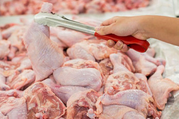 فروش مرغ با قیمت بالای ۱۰ هزار تومان جرم است