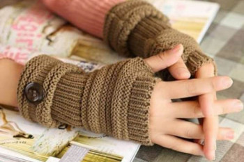 آموزش گام به گام تزیین یک دستکش بافتنی زیبا 