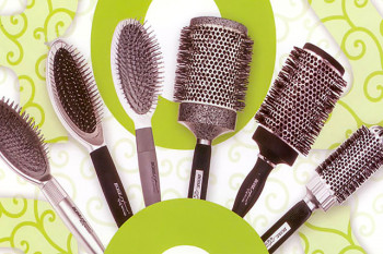 روش های عالی برای تمیز کردن برس مو
