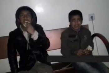 مجبور کردن 2 کودک به خوردن گل نرگس و اخراج یک کارمند شهرداری کرمان 