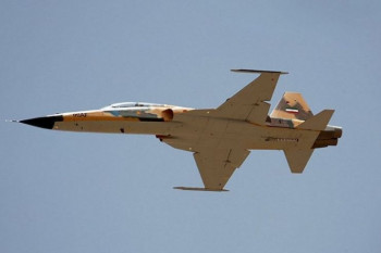 سقوط یک هواپیمای جنگی در ساحل بوشهر + عکس