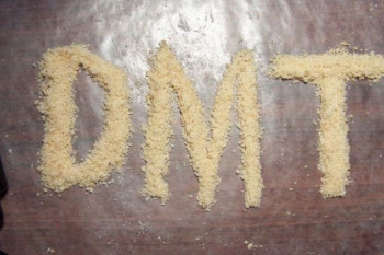 دی ام تی (DMT) چیست و چه عوارضی دارد؟